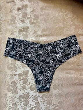 Victoria's Secret Light Pink & Black No Show Floral Thong
